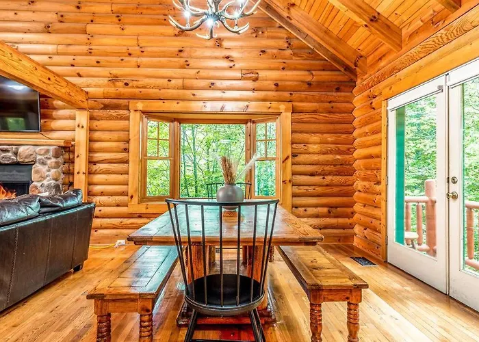 Spacious 7Br Modern Rustic Log Cabin Retreat, Hot Tub, Arcade Room