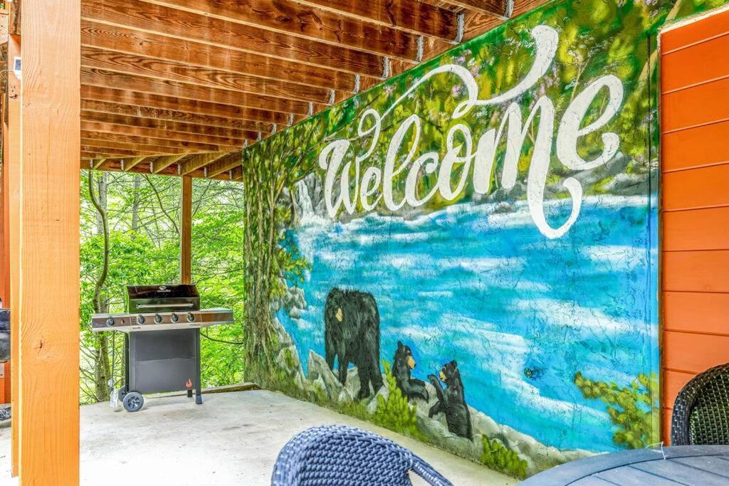 Spacious 7br Modern Rustic Log Retreat, Hot Tub, Arcade Gatlinburg
