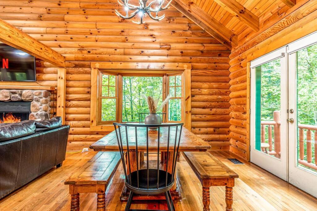Spacious 7br Modern Rustic Log Retreat, Hot Tub, Arcade Сasa de vacaciones *