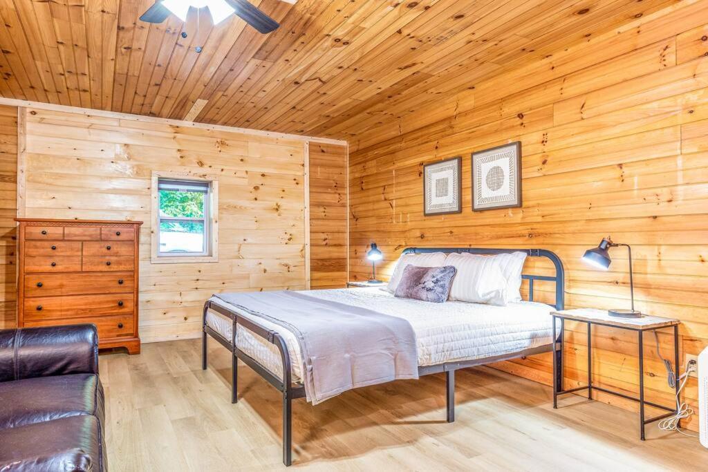 Spacious 7br Modern Rustic Log Retreat, Hot Tub, Arcade Сasa de vacaciones *