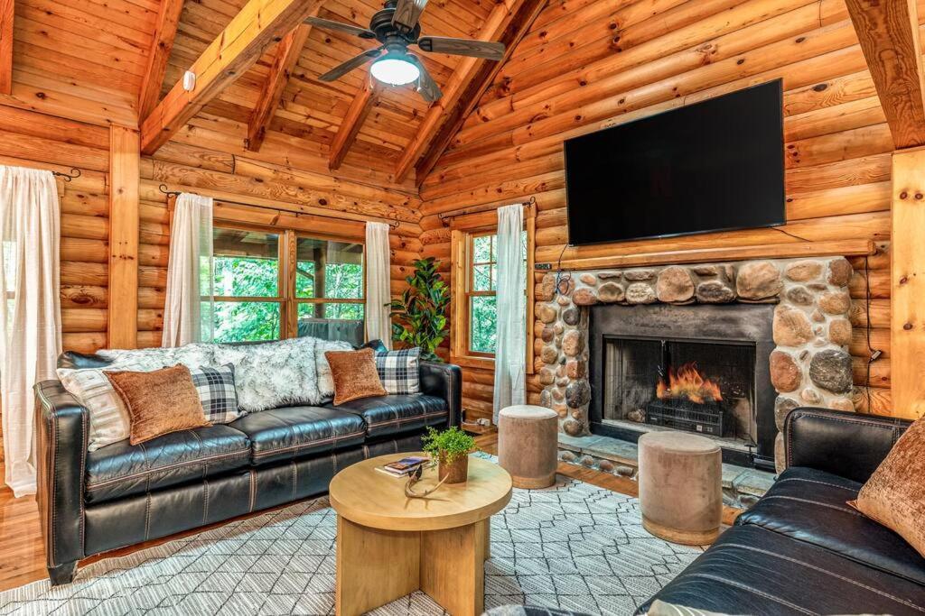Spacious 7br Modern Rustic Log Retreat, Hot Tub, Arcade Сasa de vacaciones