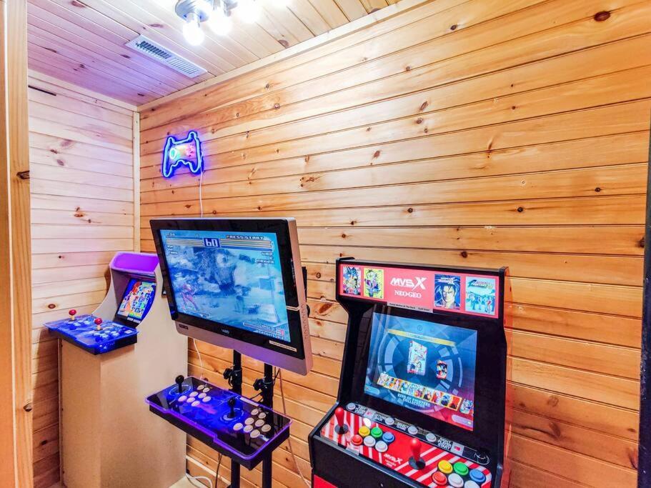 Spacious 7br Modern Rustic Log Retreat, Hot Tub, Arcade Сasa de vacaciones