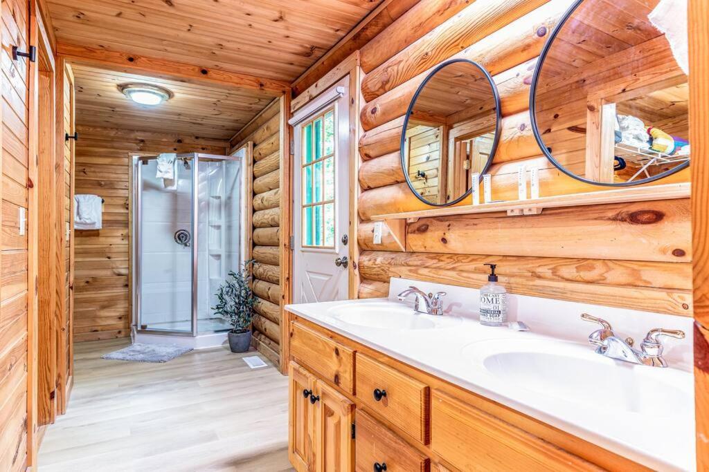 Сasa de vacaciones Spacious 7br Modern Rustic Log Retreat, Hot Tub, Arcade Gatlinburg