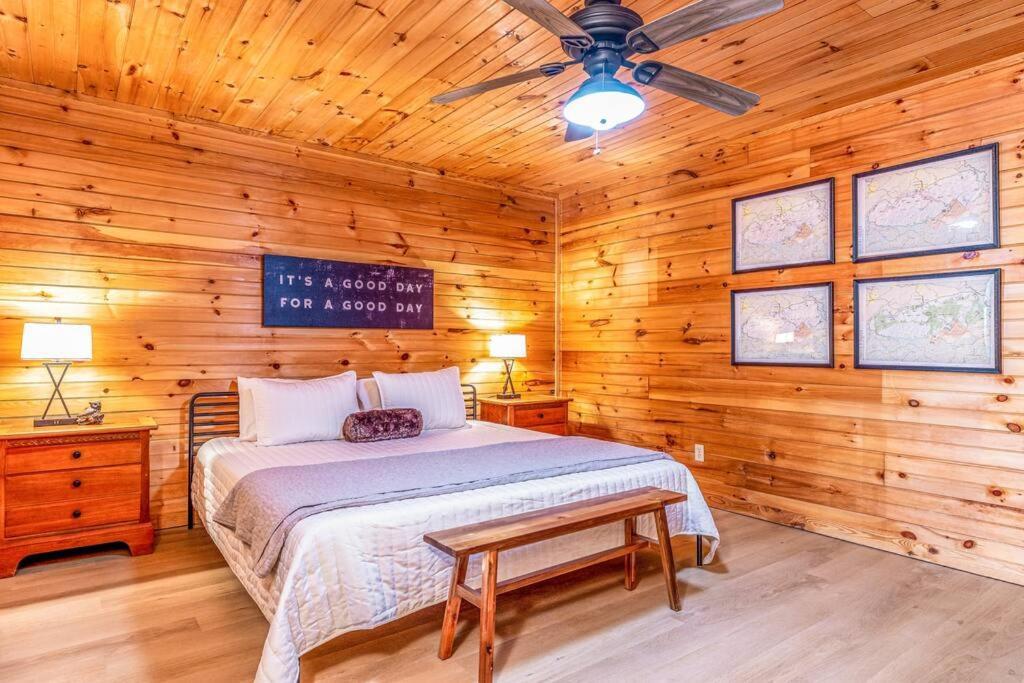 Spacious 7br Modern Rustic Log Retreat, Hot Tub, Arcade
