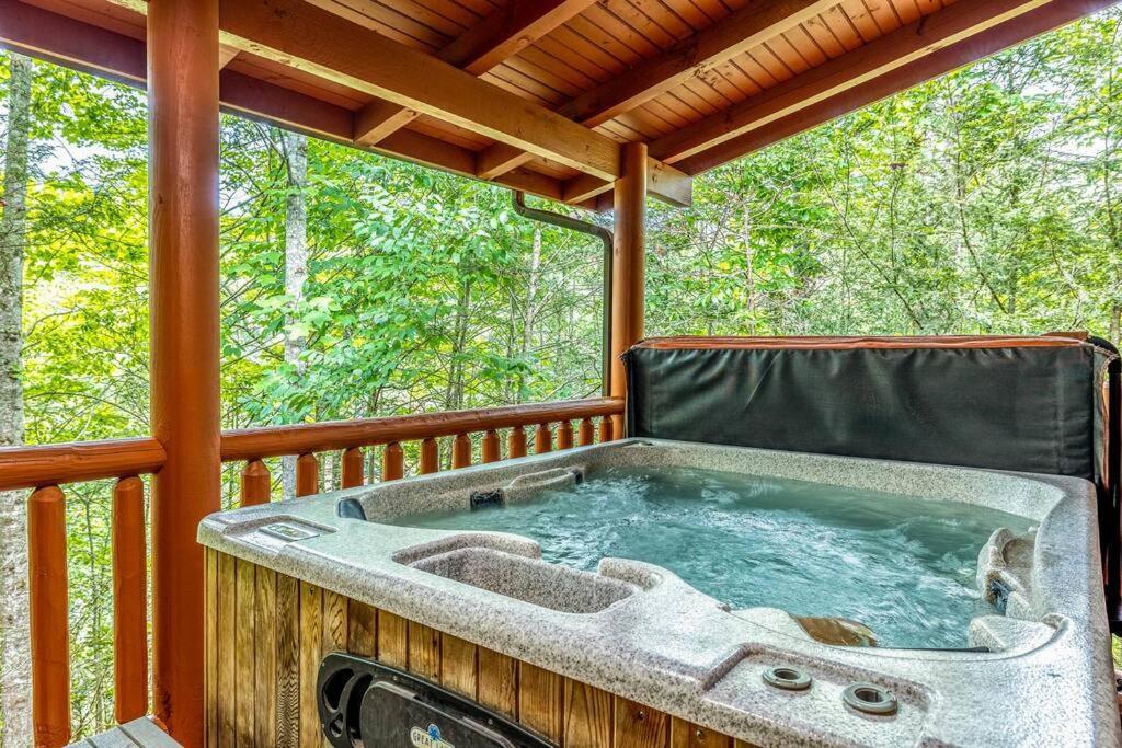 Hébergement de vacances Spacious 7br Modern Rustic Log Retreat, Hot Tub, Arcade Gatlinburg